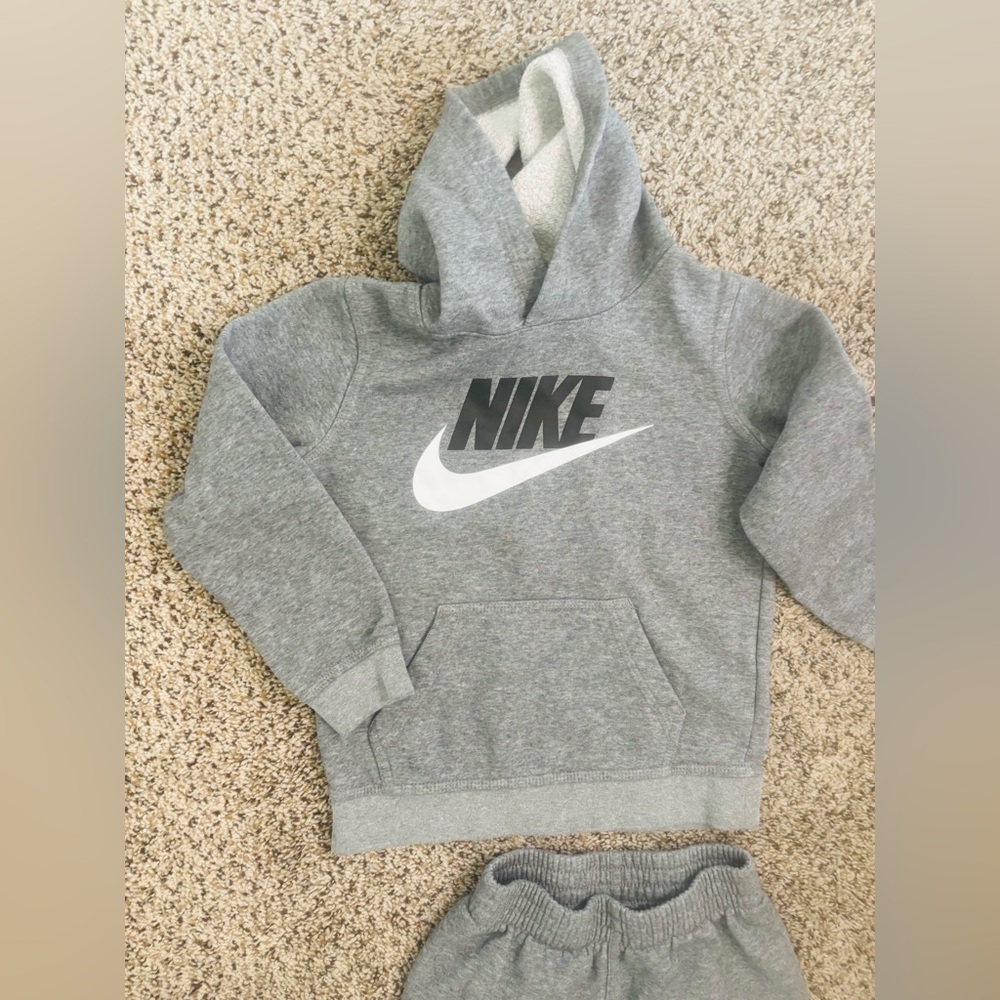 Nike Kids Gray Hoodie Set w/matching Joggers SZ 6-7